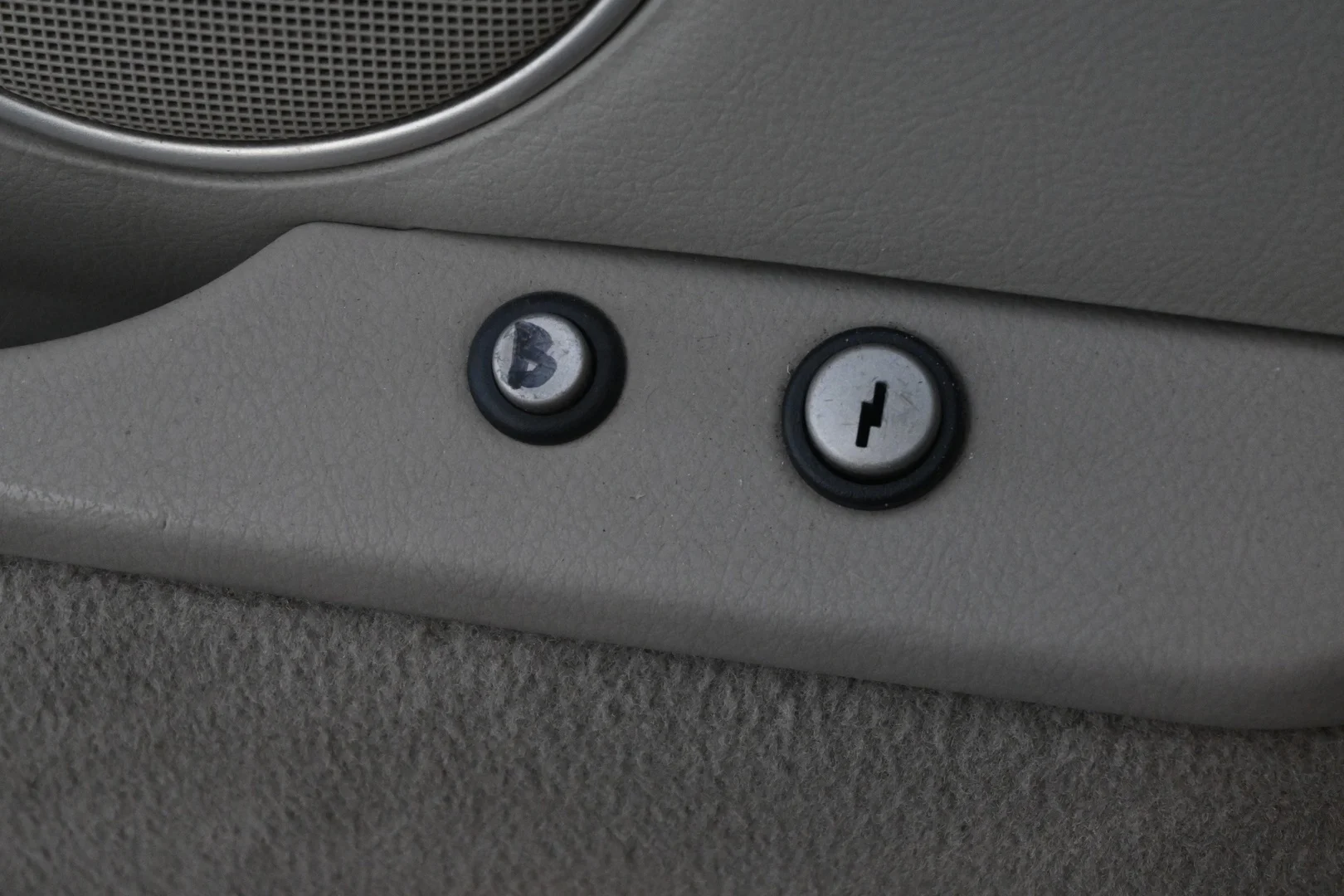 Car Image - 5VwifUGeeP45MUe8clfRP4