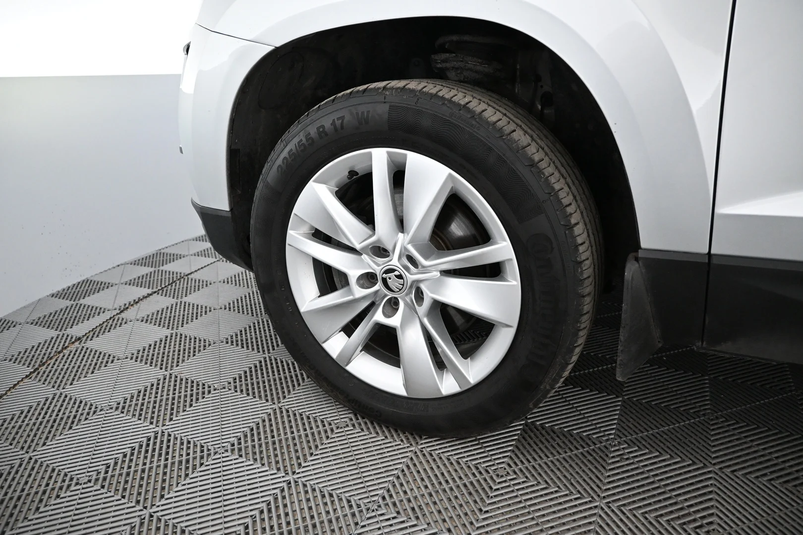 Car Image - 6Wo2fU2hyyGEo6cWGqBxQE