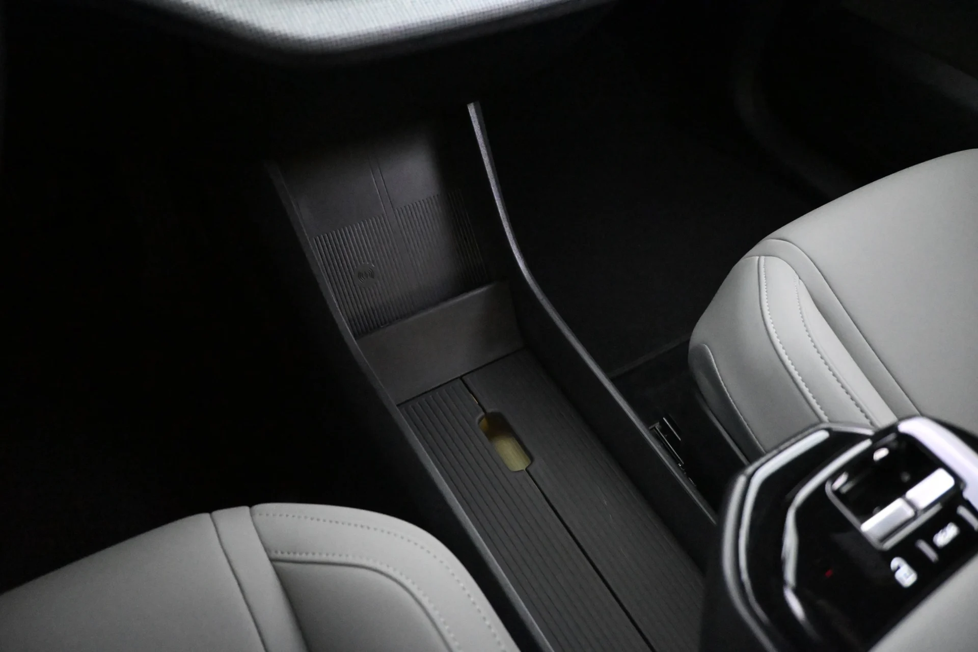 Car Image - ZpvQH2Set6FAocnQGlZX4