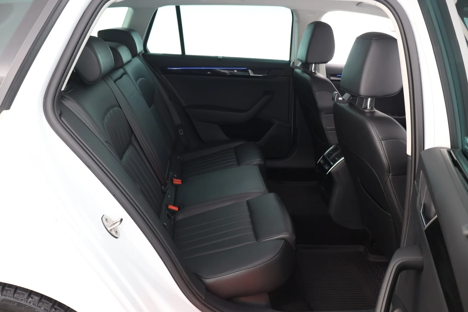Car Image - 3Xb1gfBH5OfUhDmUNXWZVn