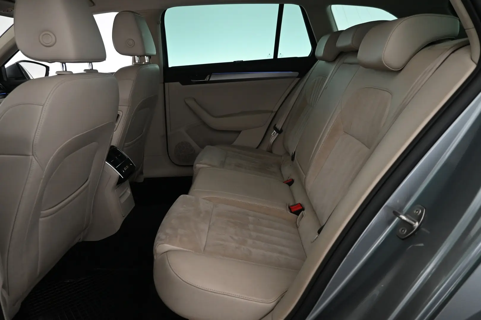Car Image - 2I33ruLKwAopHYhn9lIUbv