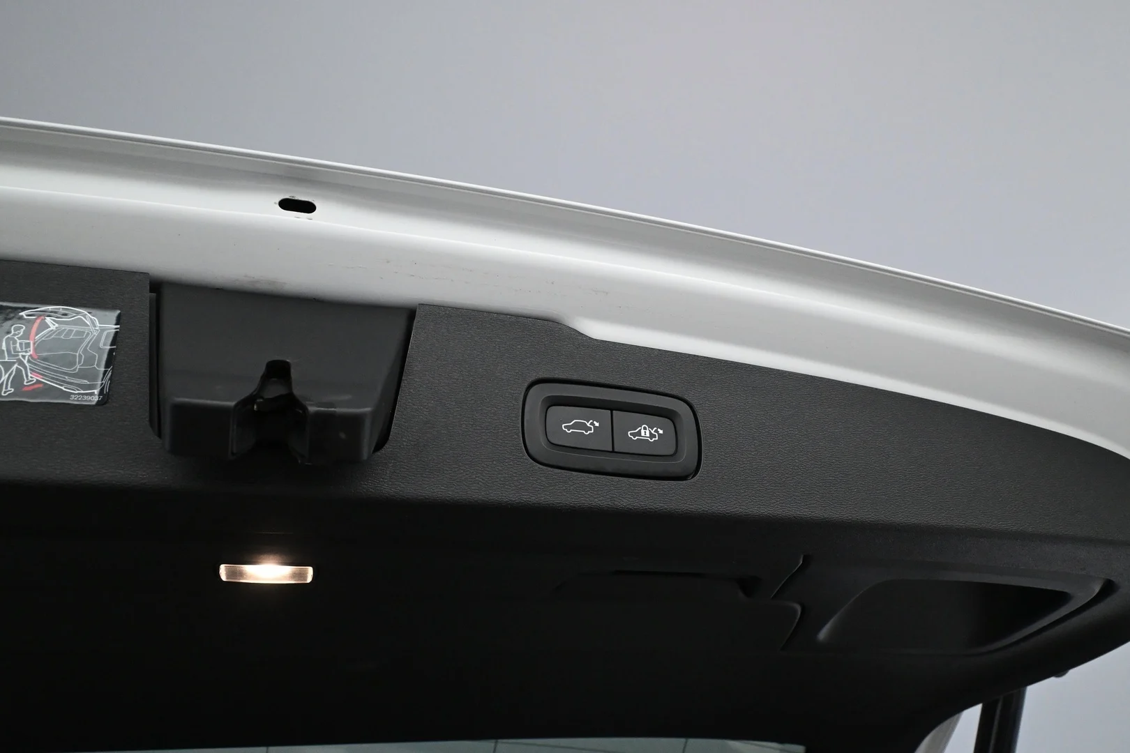 Car Image - BOeo3idWg761DcYUrPY8O