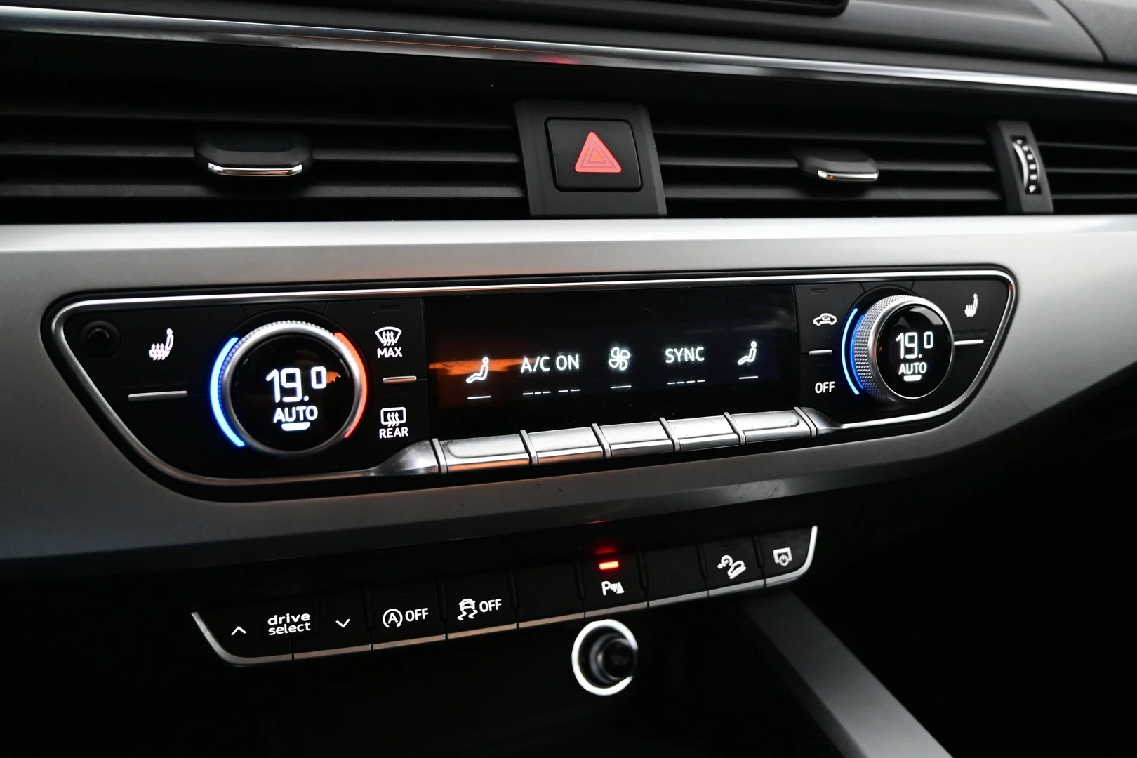 Car Image - 1aYcPEL33i1Z7Ka0vxQs1X