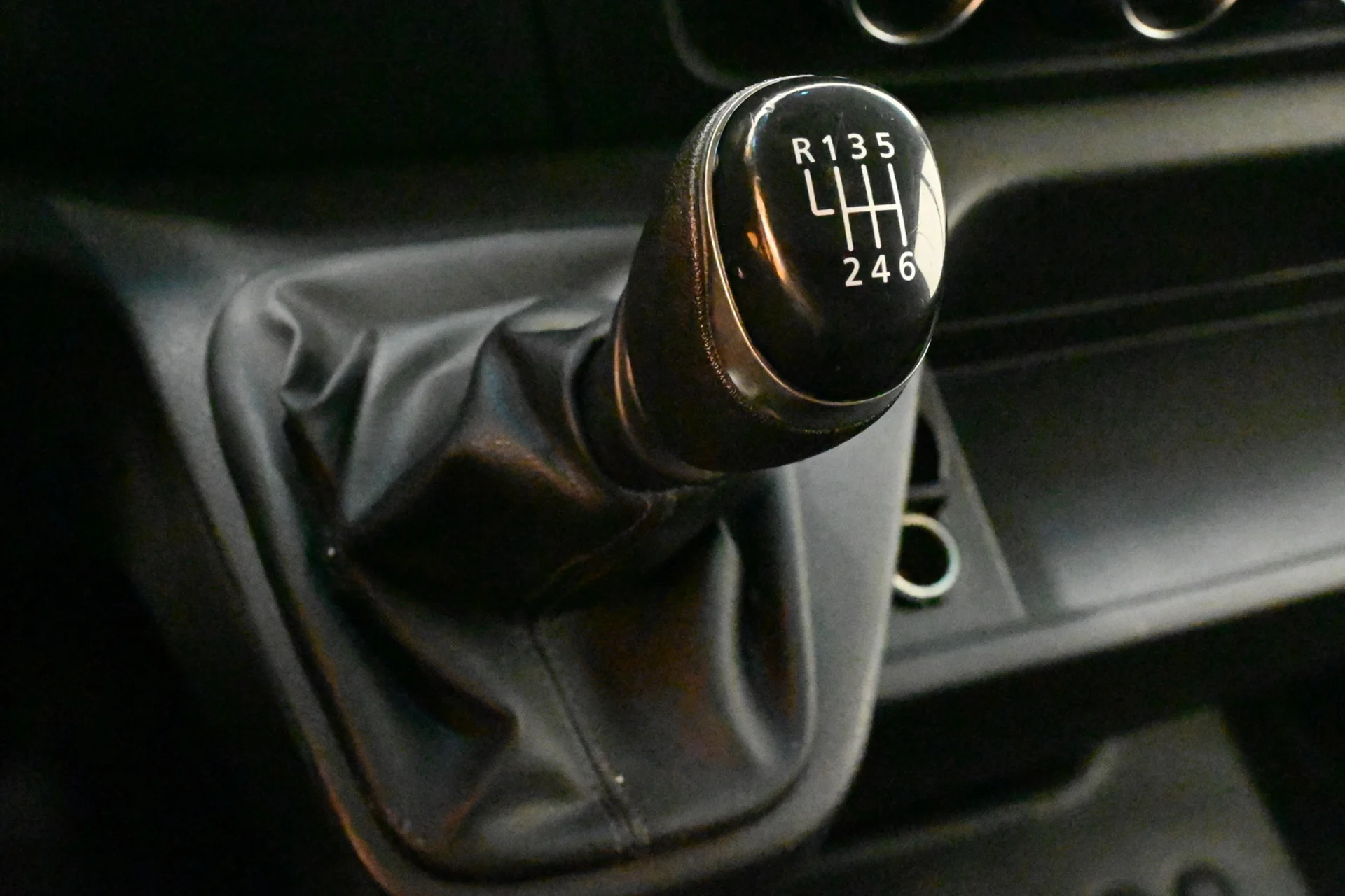 Car Image - 7F1JU8AeG8HpVd40L4j3Ok