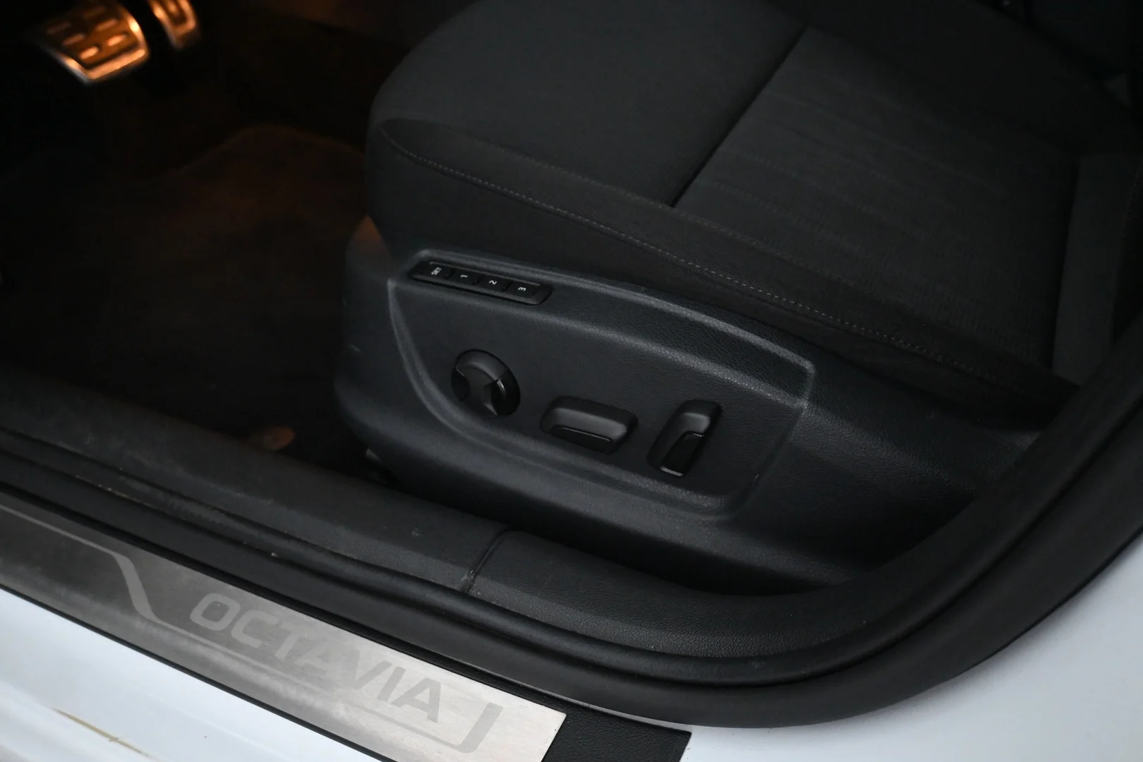 Car Image - 5dZYfmi7JaTR01KH4JQJJ1