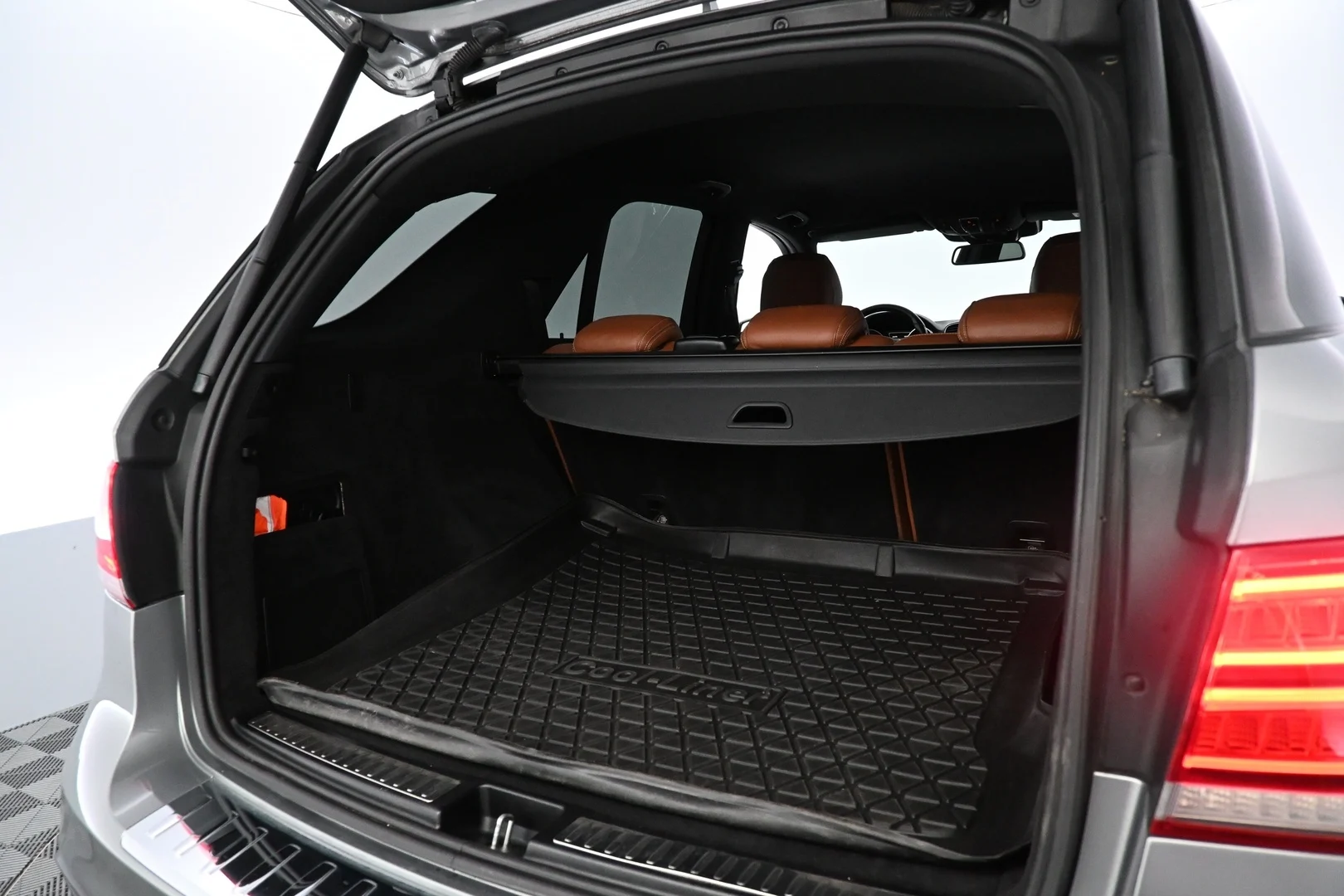 Car Image - Fsajn8ldxKODLpbvmWNEO