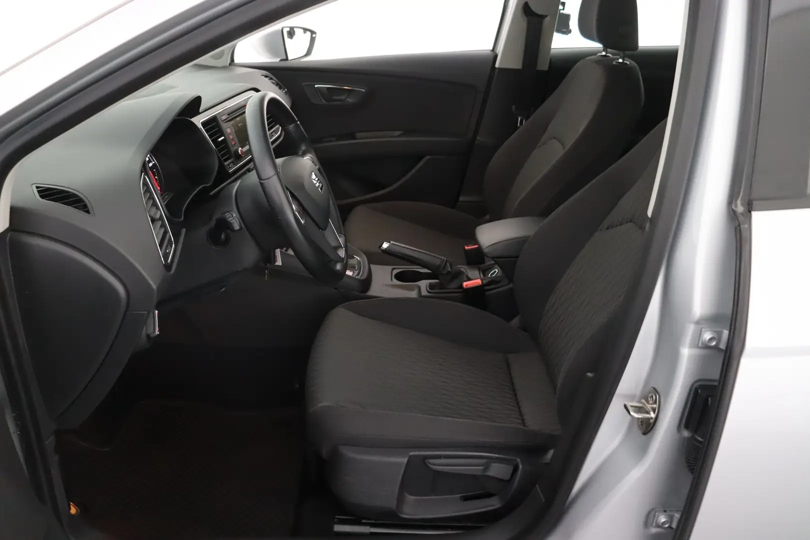 Car Image - YPOrlWmJmYLNe6C14EcXY