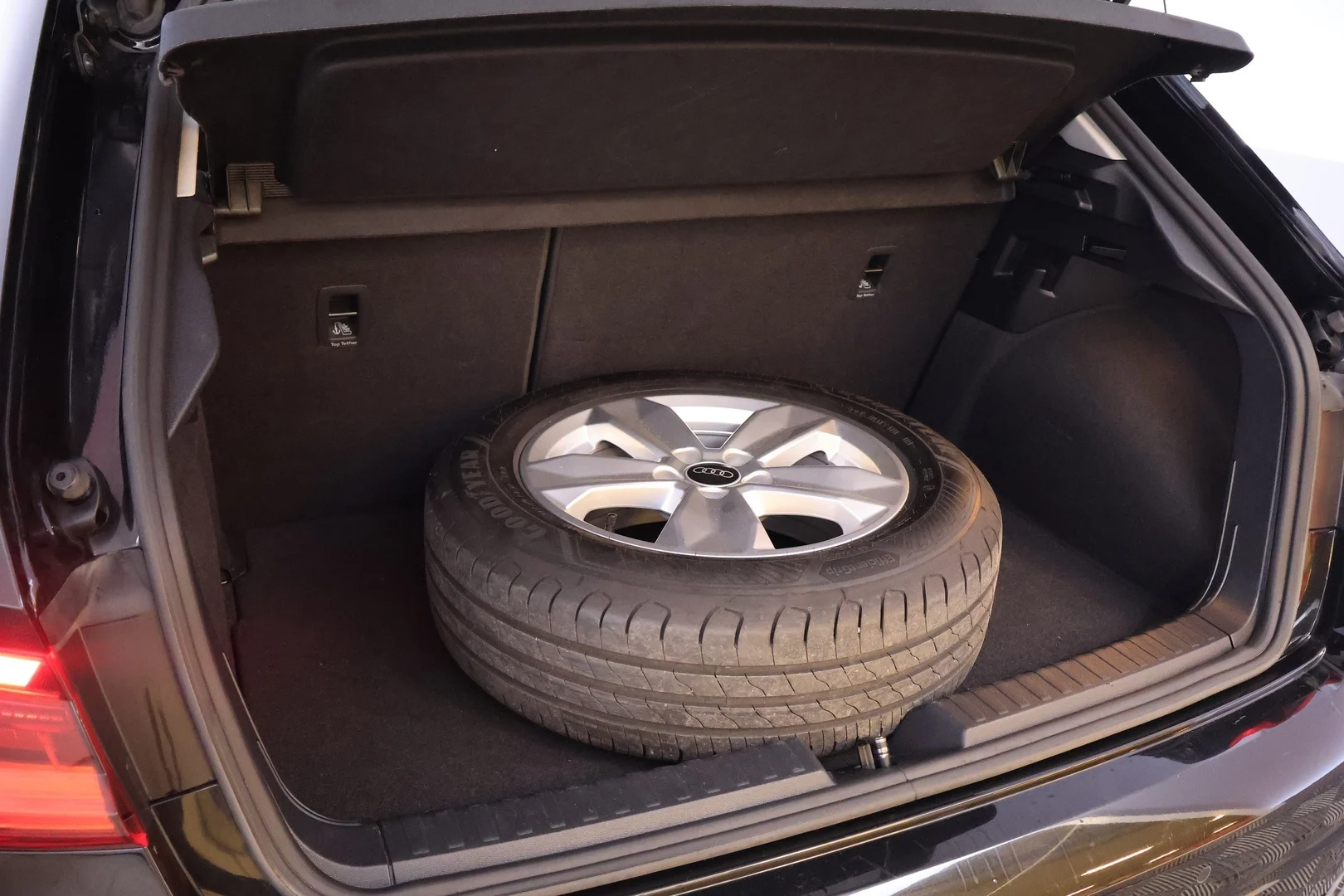 Car Image - 5f0yXn3LJfLQx5jt4uVkeE