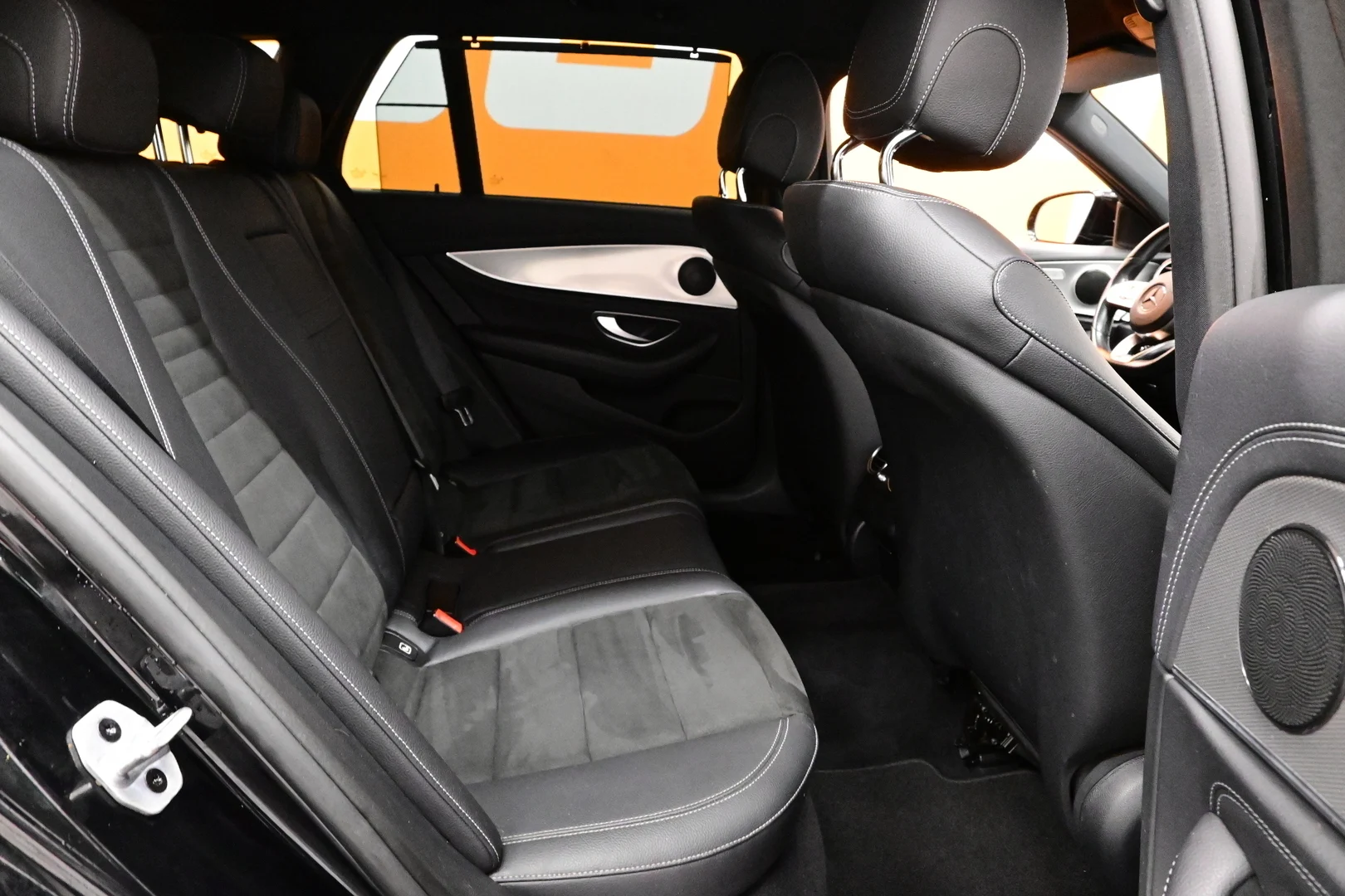 Car Image - 2OtiBVOBhxRQ6RX9oOpoTd