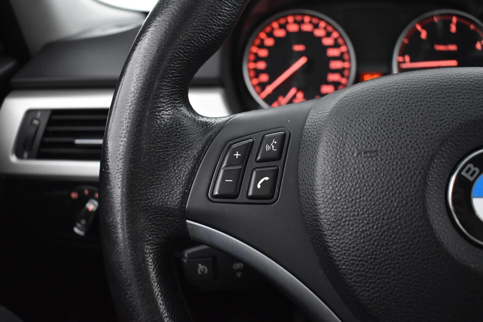 Car Image - wMKXk1NSInsy1zggXL9xr