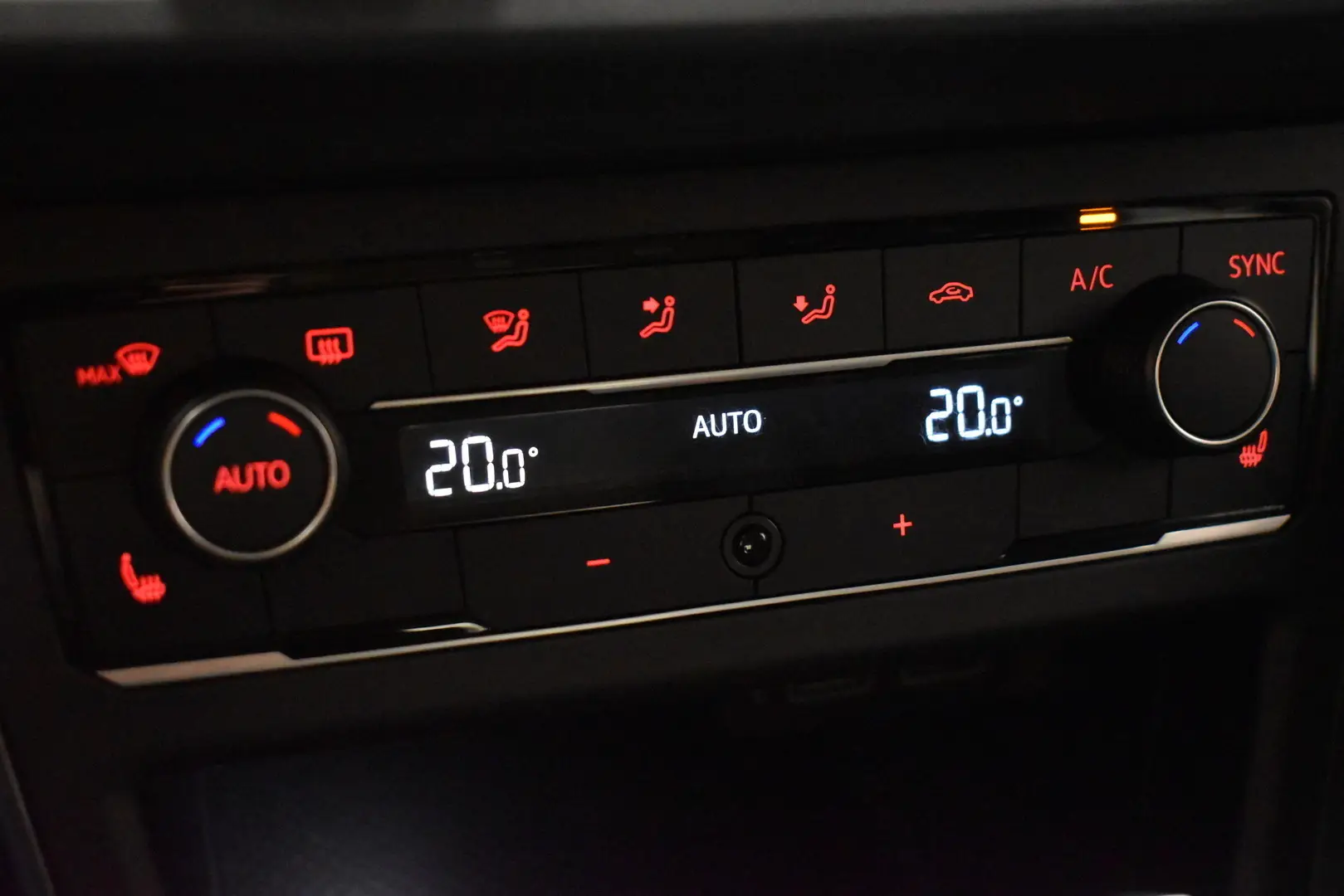 Car Image - pb9IAmHQiAA3bmaY29oZO