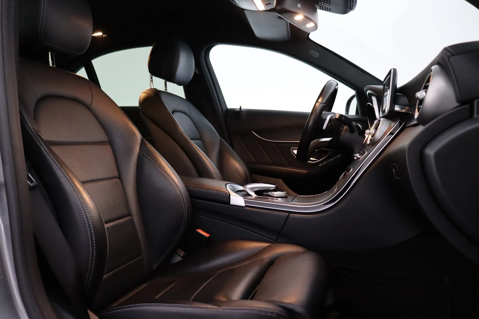 Car Image - 318NuSNwRrsaCdq3Gl6SQd