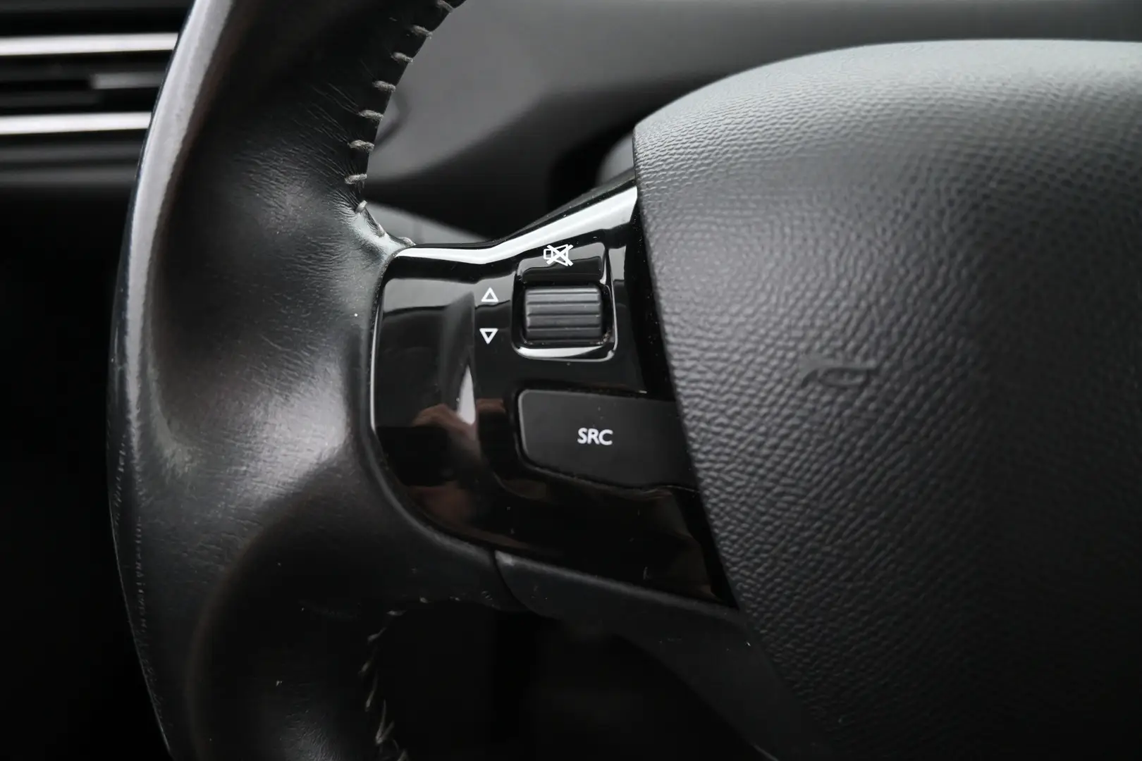 Car Image - 30VzJJF0S6Z4HvZj0SRFxu