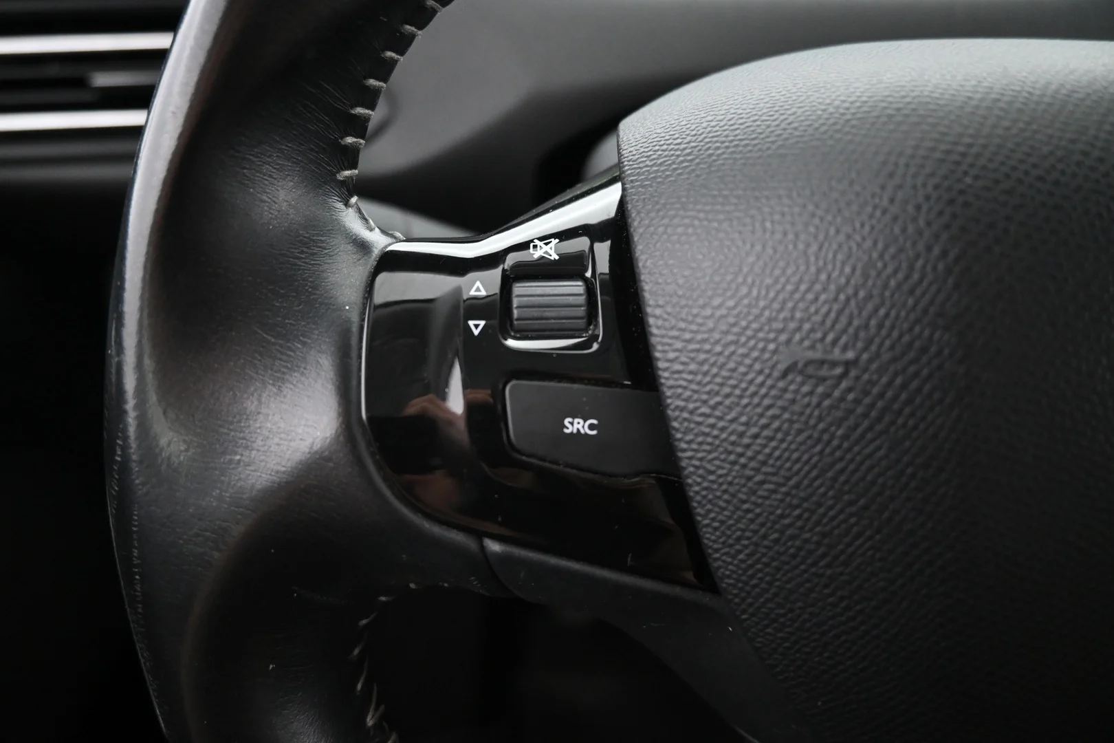 Car Image - 30VzJJF0S6Z4HvZj0SRFxu
