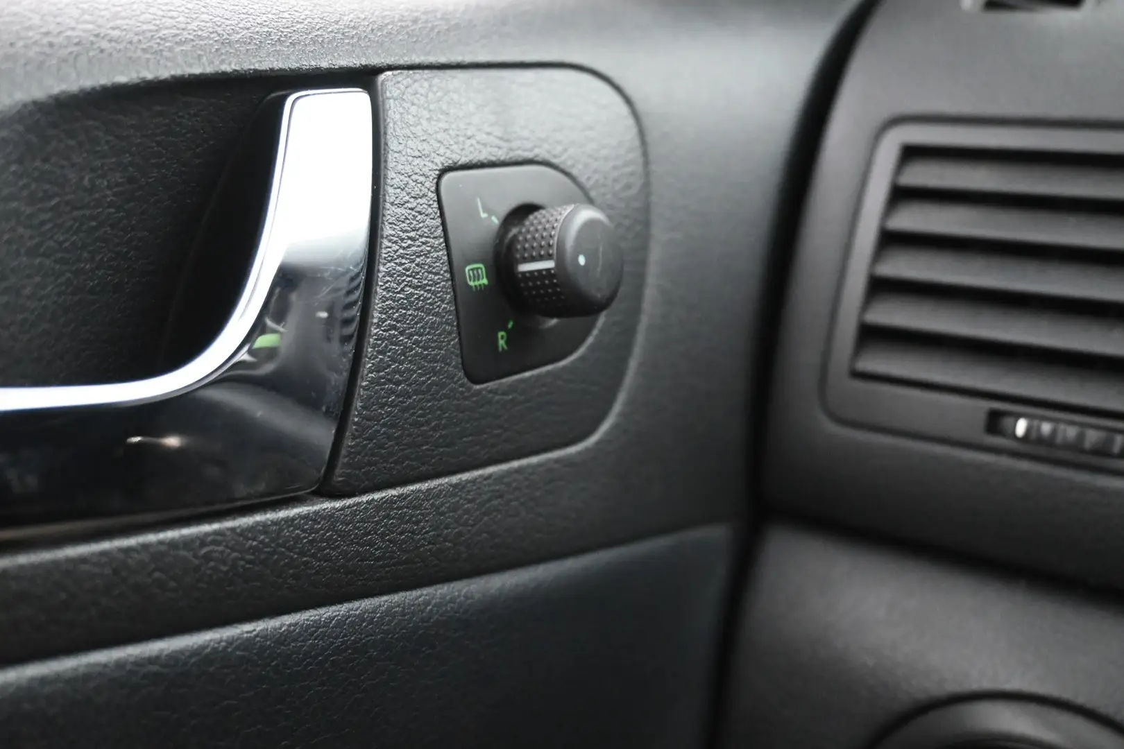 Car Image - 2L0oXsK3APjarkPiTFpnpW