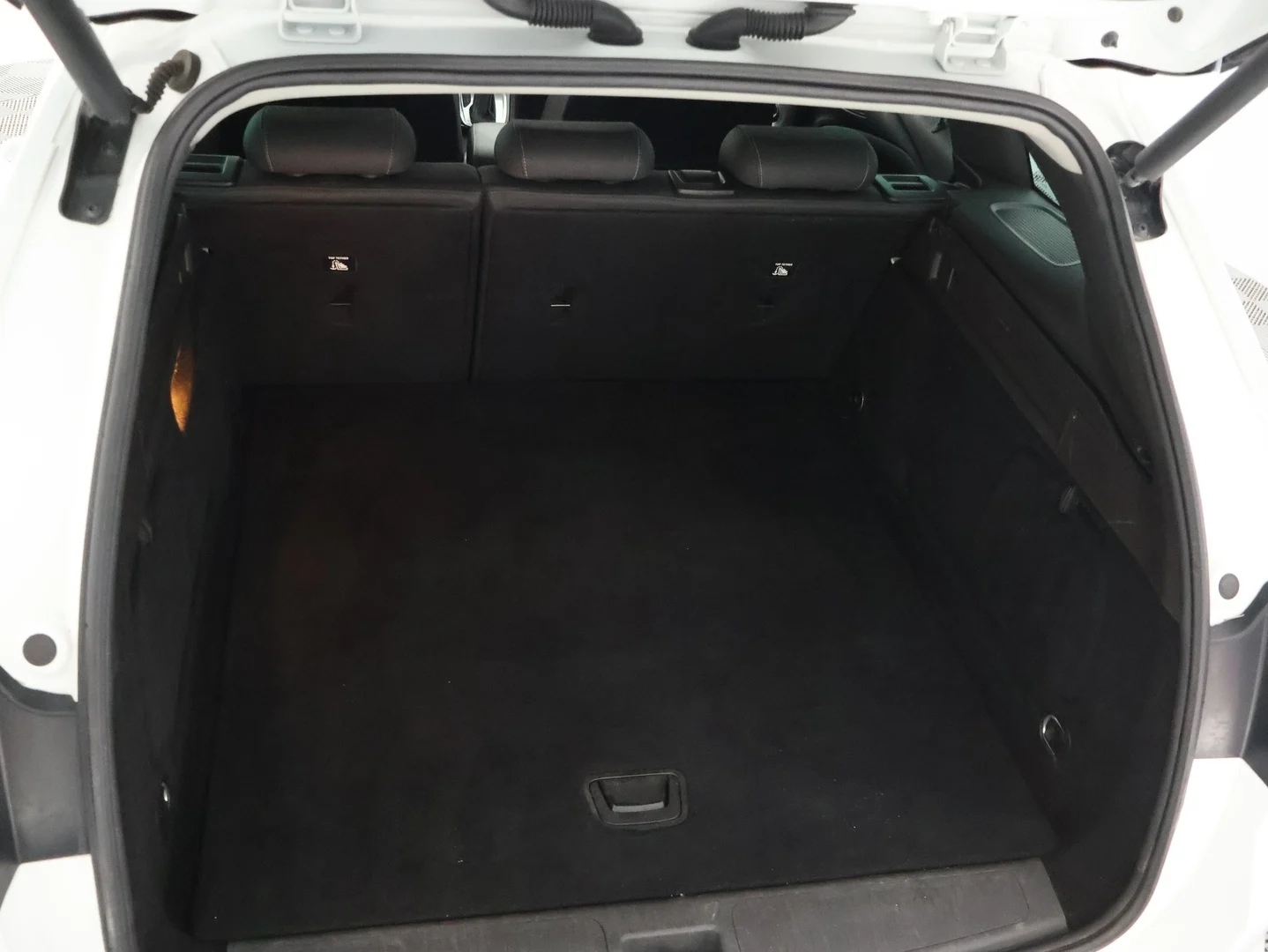 Car Image - 4e2V9XNGk8qTuFoMZzAnIM