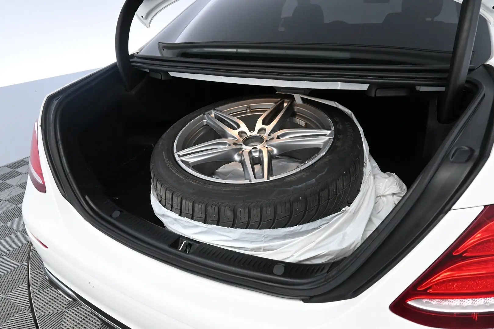 Car Image - 4N6BhU8ahzxI09MTIzBx4S