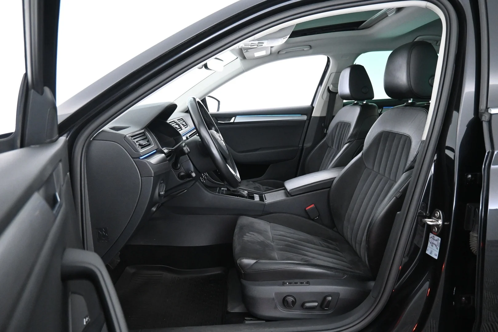 Car Image - XFqPcnxTenJJxIBYXoLVR