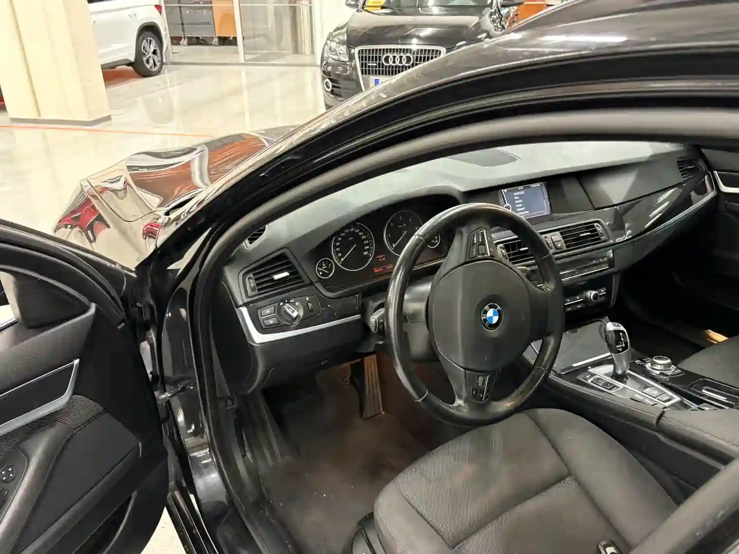 Car Image - 5m7h64mworLUtoMuoSxaGp
