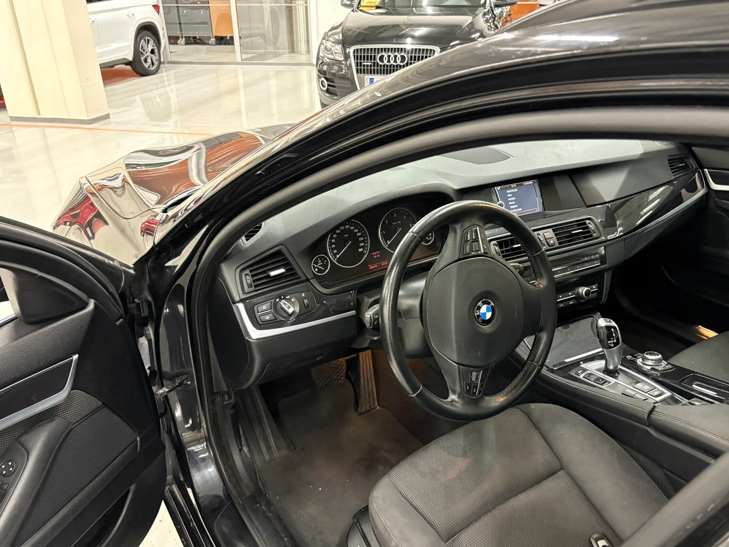 Car Image - 5m7h64mworLUtoMuoSxaGp