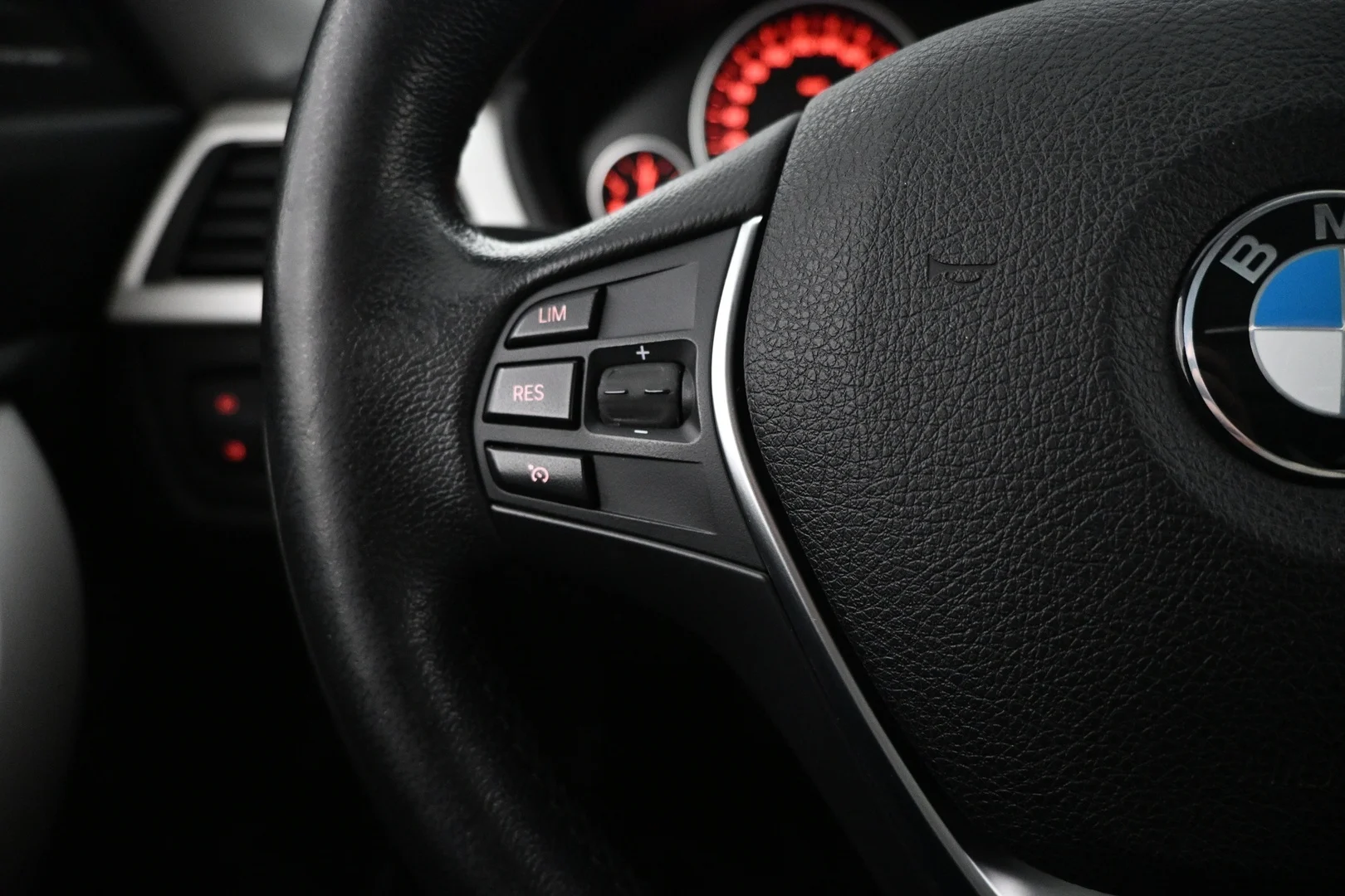 Car Image - 3ylhIqhJhIVyVphYdj8FBQ