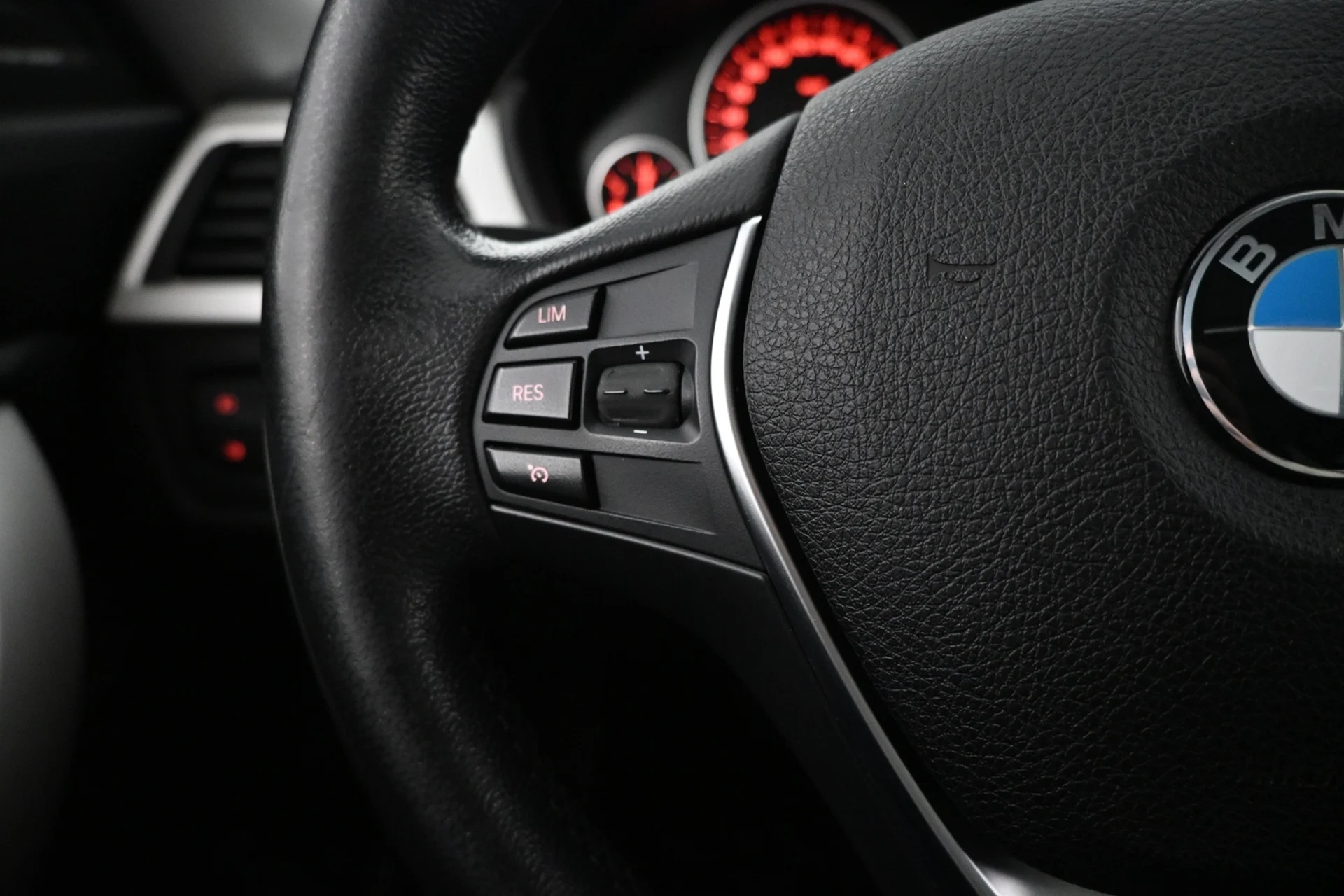 Car Image - 3ylhIqhJhIVyVphYdj8FBQ