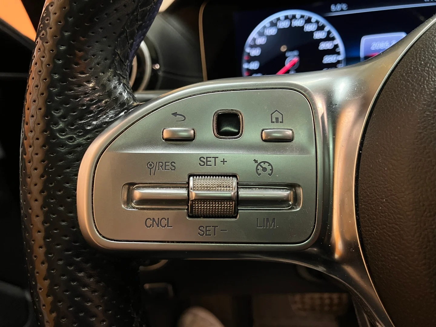 Car Image - 30fm5dM9F3sJ7vHKXVP5Aa