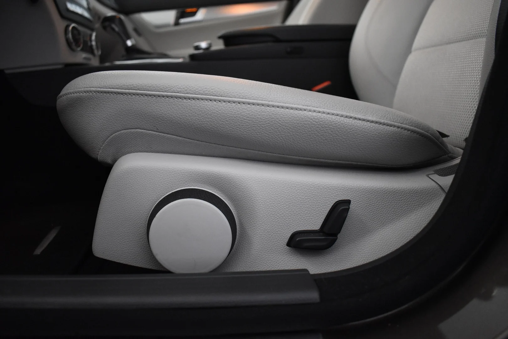 Car Image - 2dhB1mK3ZVHQYd18Y60XqO