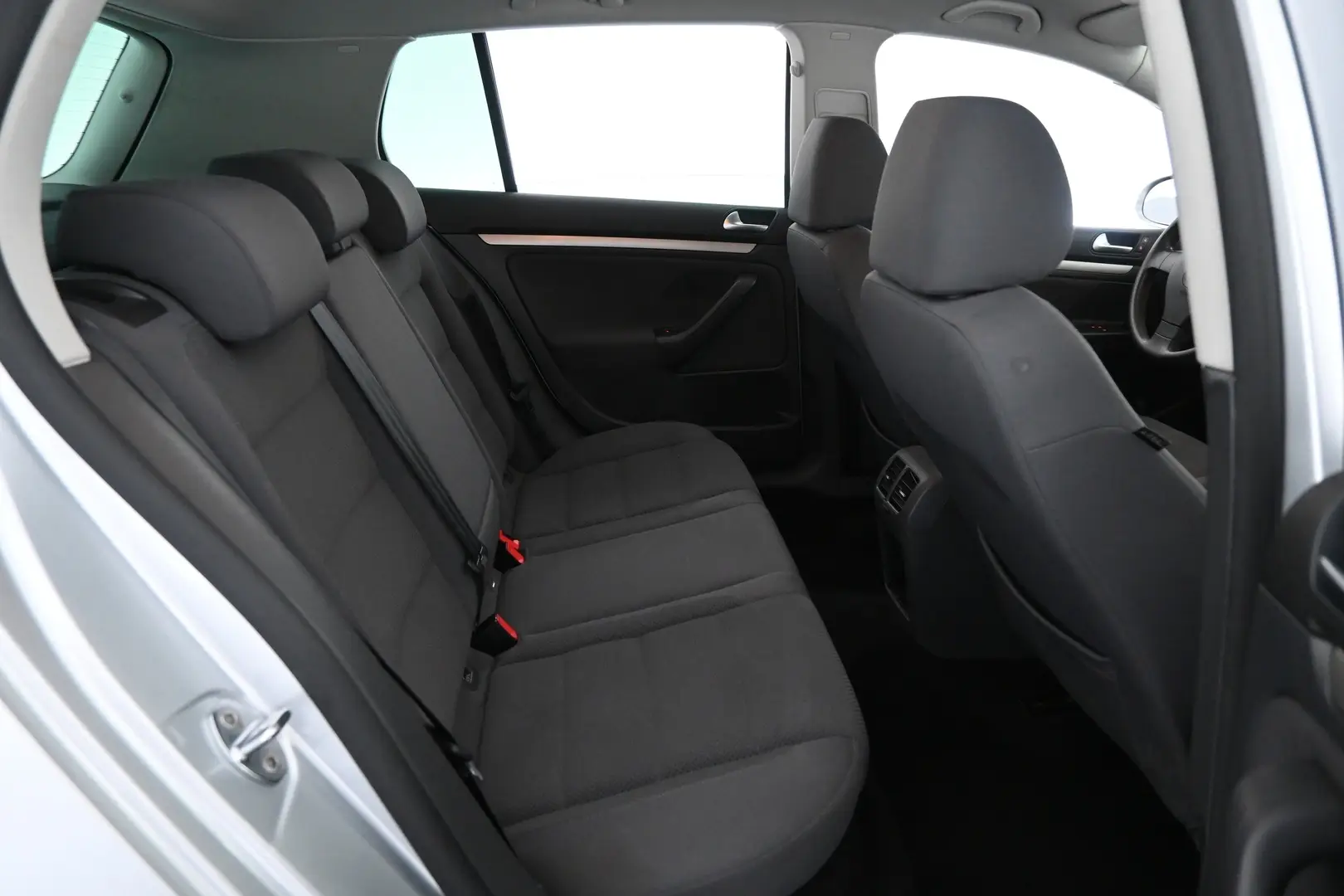 Car Image - 45RohTBYNERsKS42WFC8aB