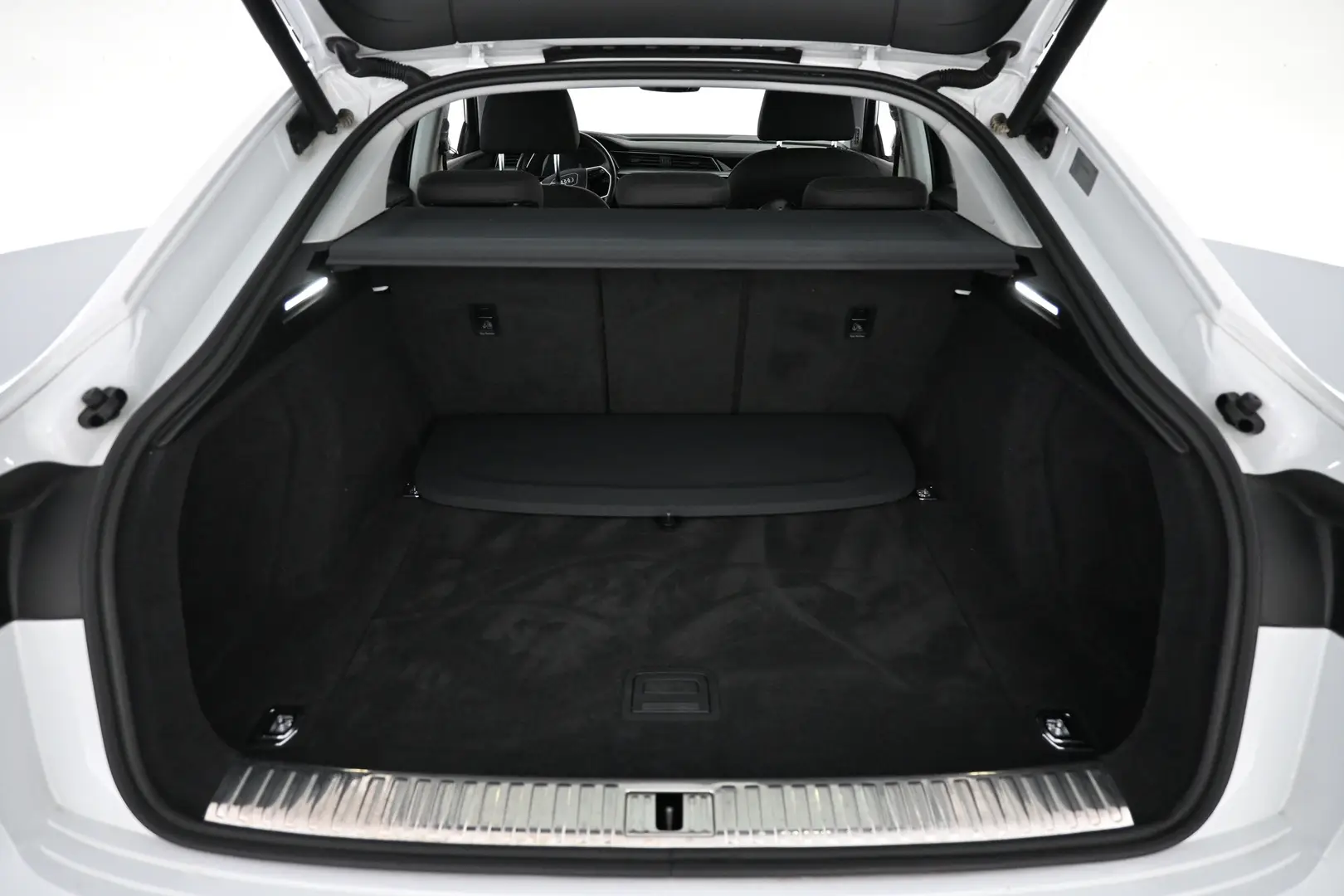 Car Image - 6llDr0O4cYsOYegXKb1o3O