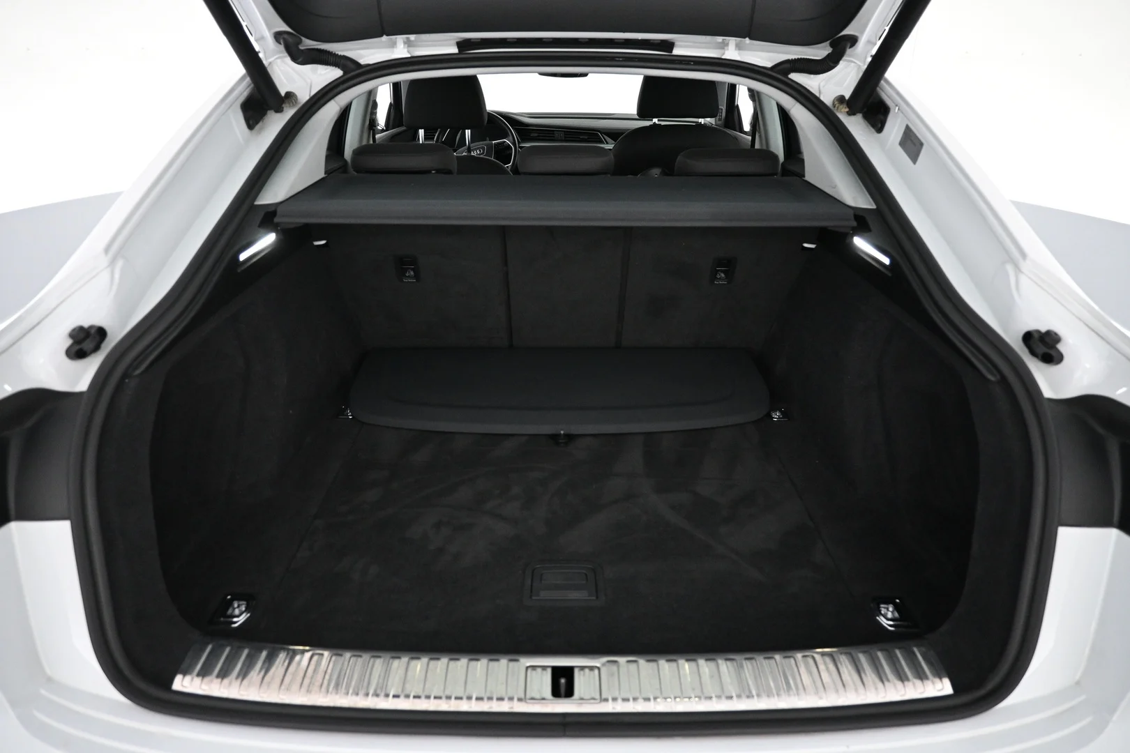 Car Image - 6llDr0O4cYsOYegXKb1o3O