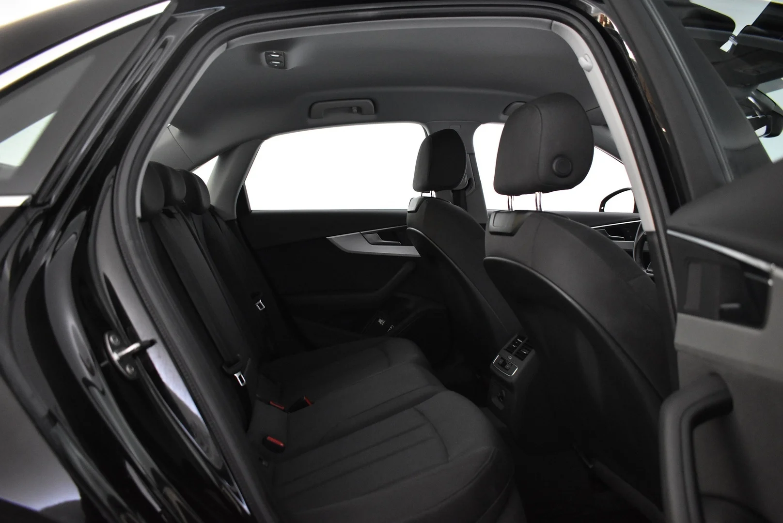 Car Image - 52gKKVGdm4ulDCVF41dg7t