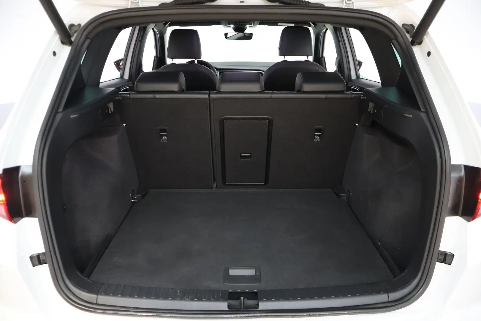 Car Image - 2IDL9CaAIrZQ7dg9oBM20G