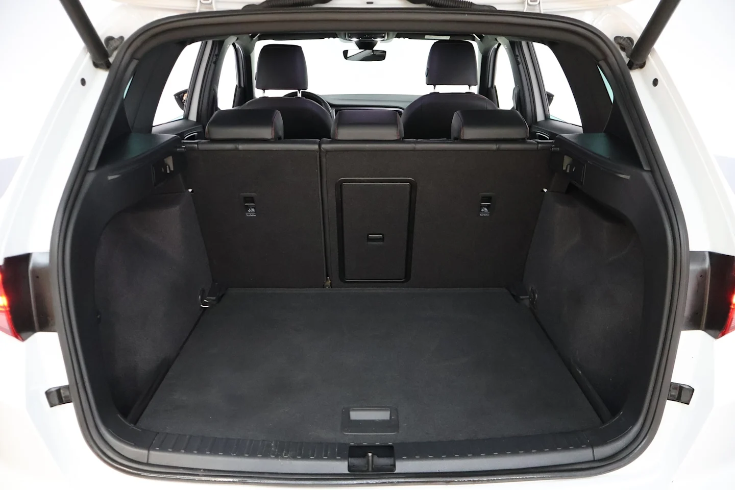 Car Image - 2IDL9CaAIrZQ7dg9oBM20G