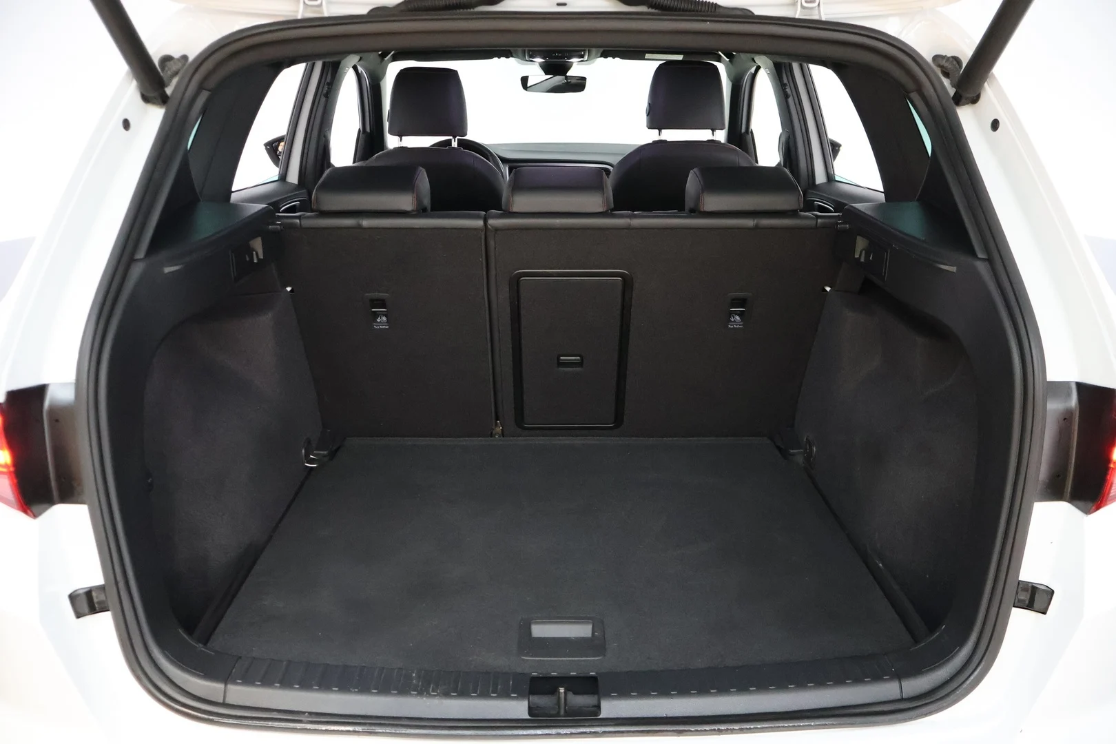 Car Image - 2IDL9CaAIrZQ7dg9oBM20G