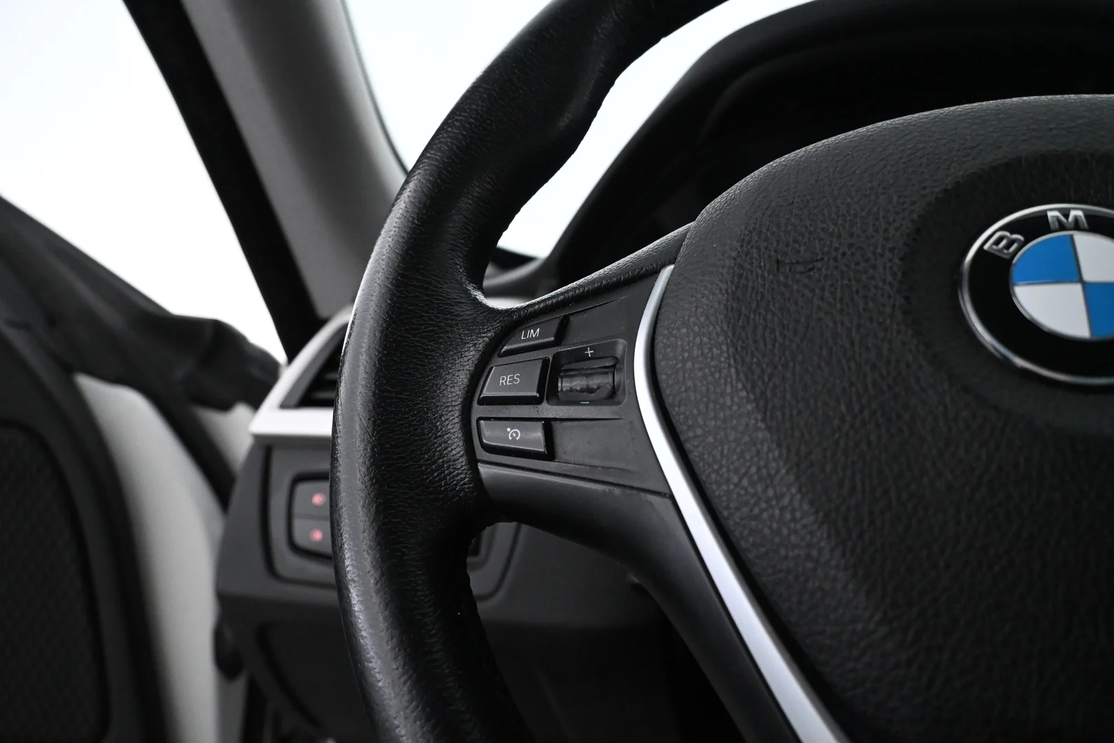 Car Image - 4HUz0bugL2C7wkI1HRUou1