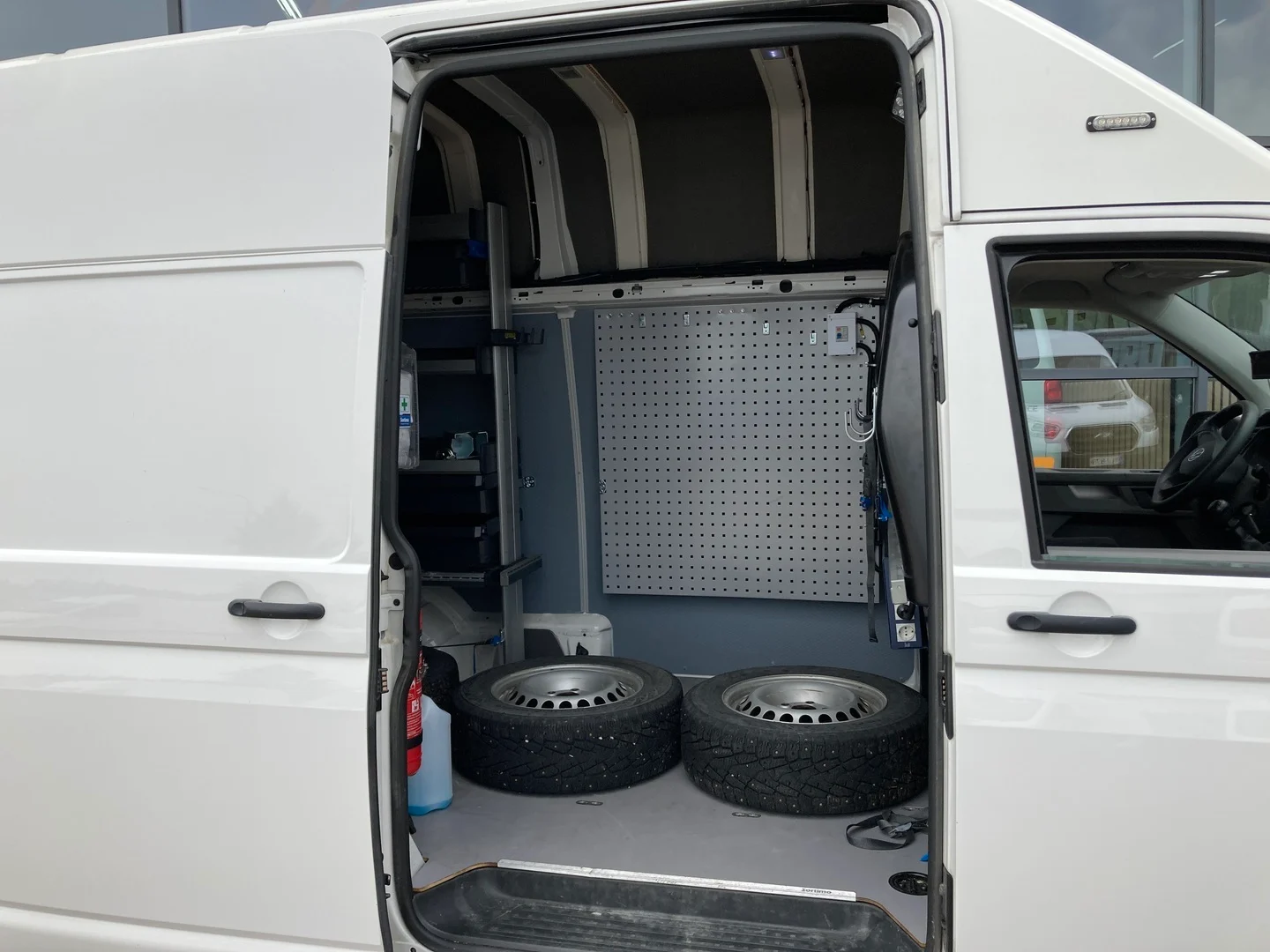 Car Image - 4hGbt8yN8qw8p2hJeqCsLy