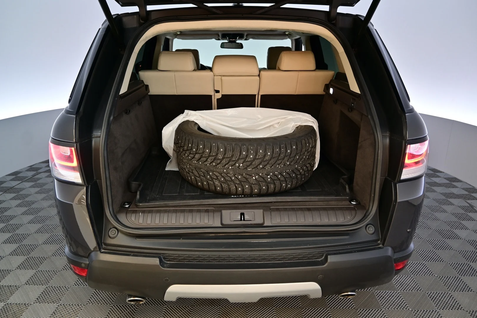 Car Image - 4qf8EgRTNbl2lTwTcrYU6Z