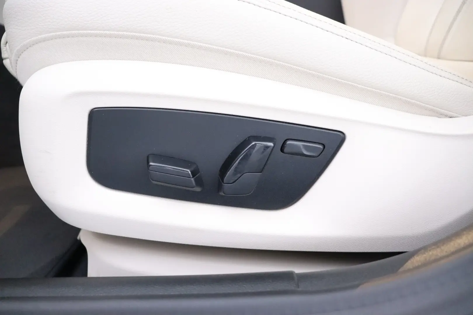 Car Image - 7BtRW2m3EaS2XKuahvxfXh