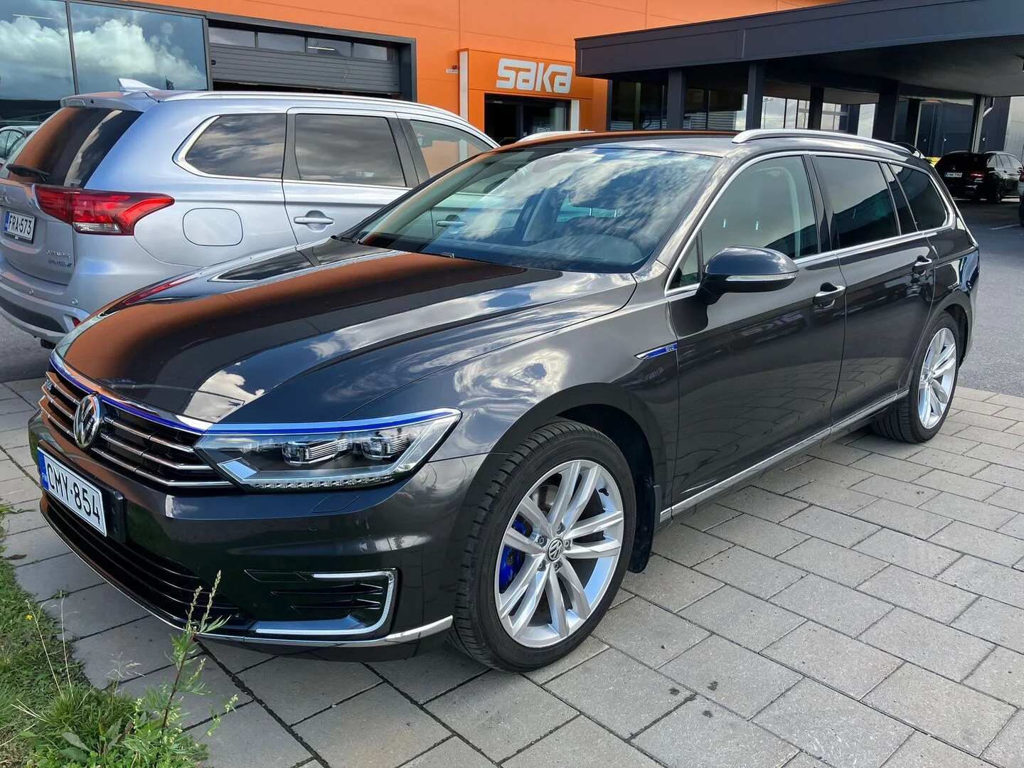 Car Image - 8vcMGfzGYHVrKLETBvMzj