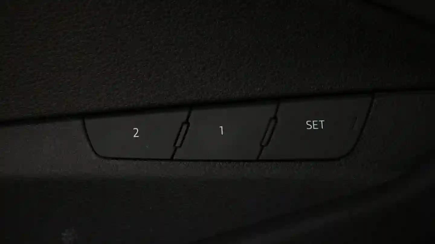 Car Image - 2Ji56n4gU5OsKzdobDPTuK
