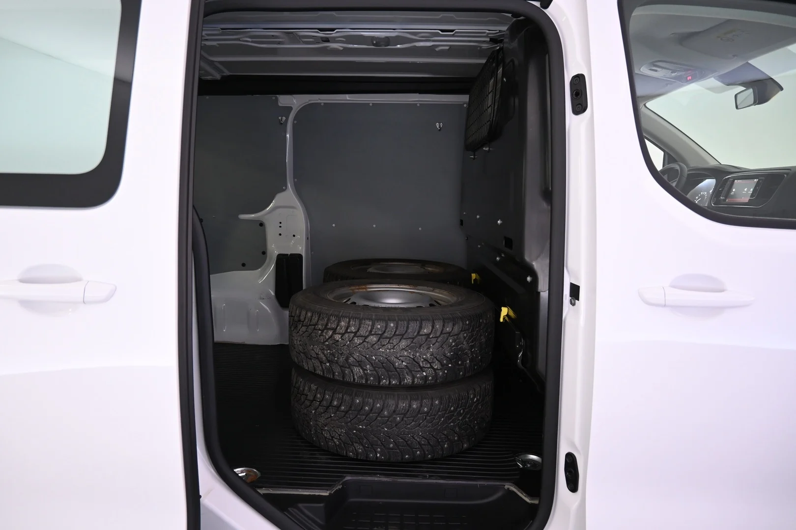 Car Image - 6OJpTKDaUrupm5xscSjuBv