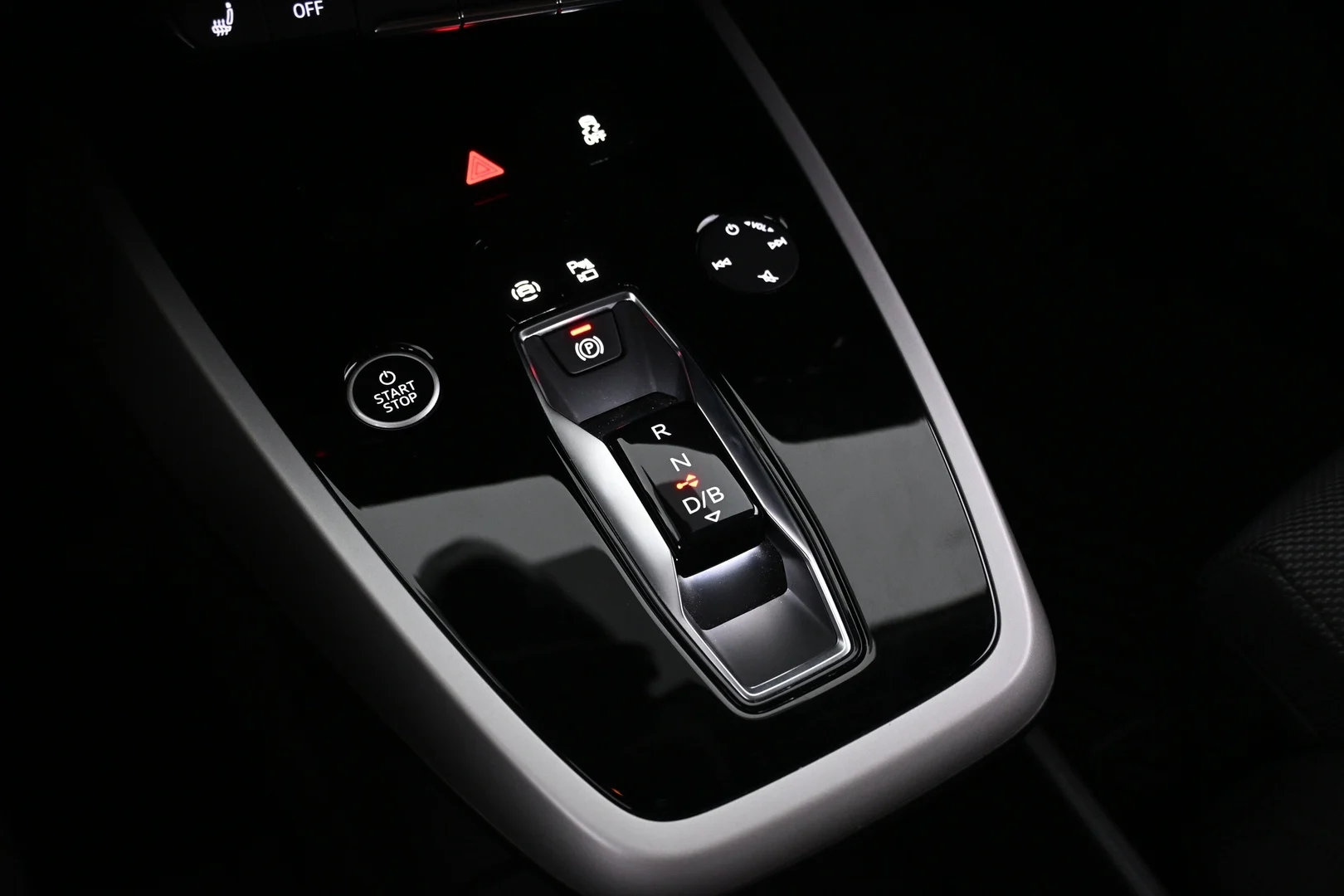 Car Image - 2XW1eOsWQwZCHIHh3ew0kN
