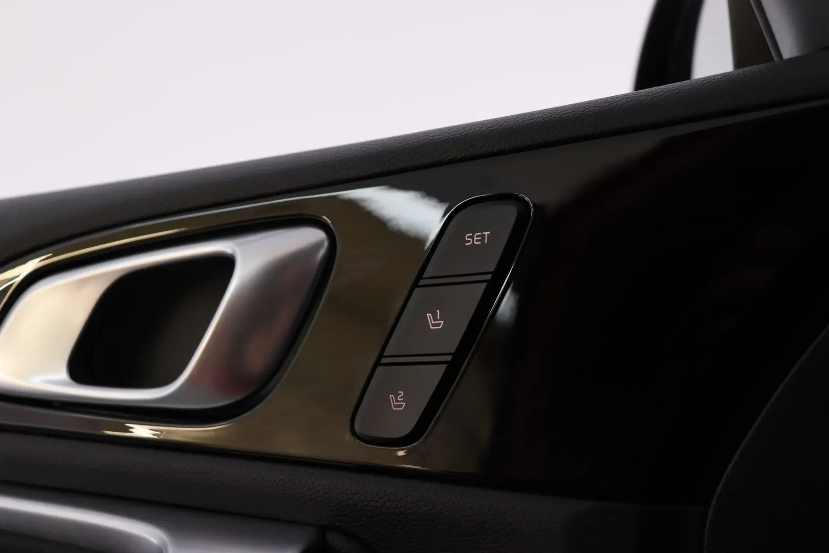 Car Image - 7l2NThQzRmZZp2ZWjCS3wM