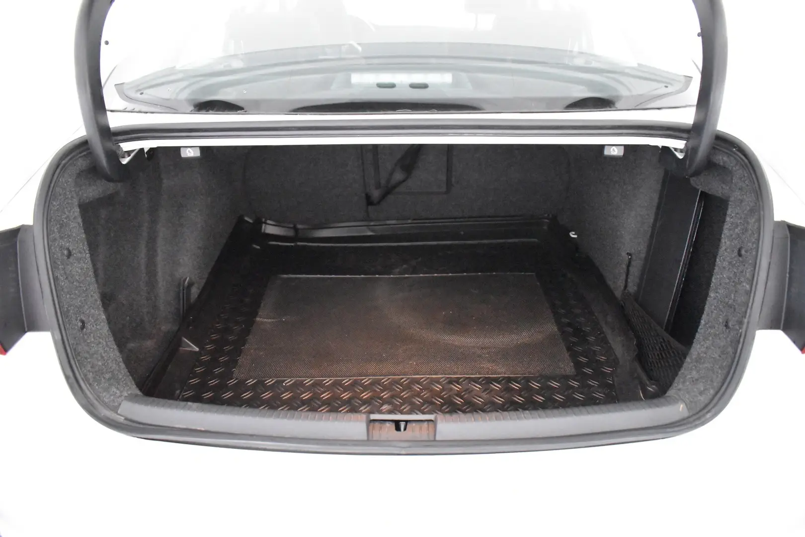Car Image - 6NVBsqQZGOzp2uiCfmhnqj