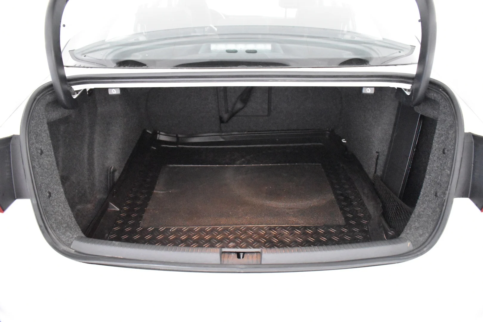 Car Image - 6NVBsqQZGOzp2uiCfmhnqj