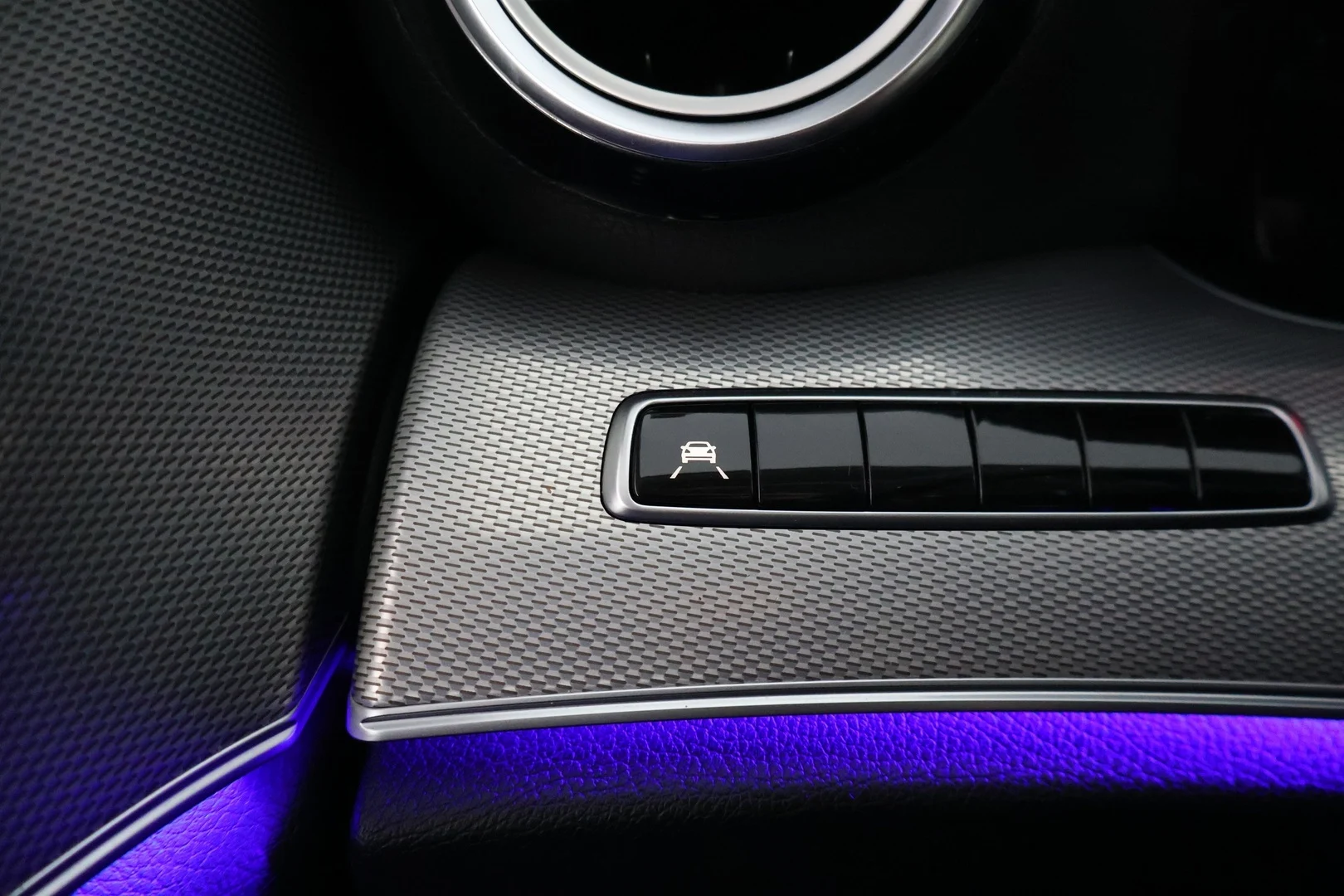 Car Image - qhprAybFkfrH5PCTkSUxL