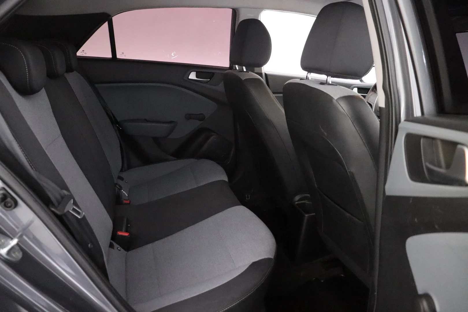 Car Image - 7syra0xHvxgxjdydruwqFv