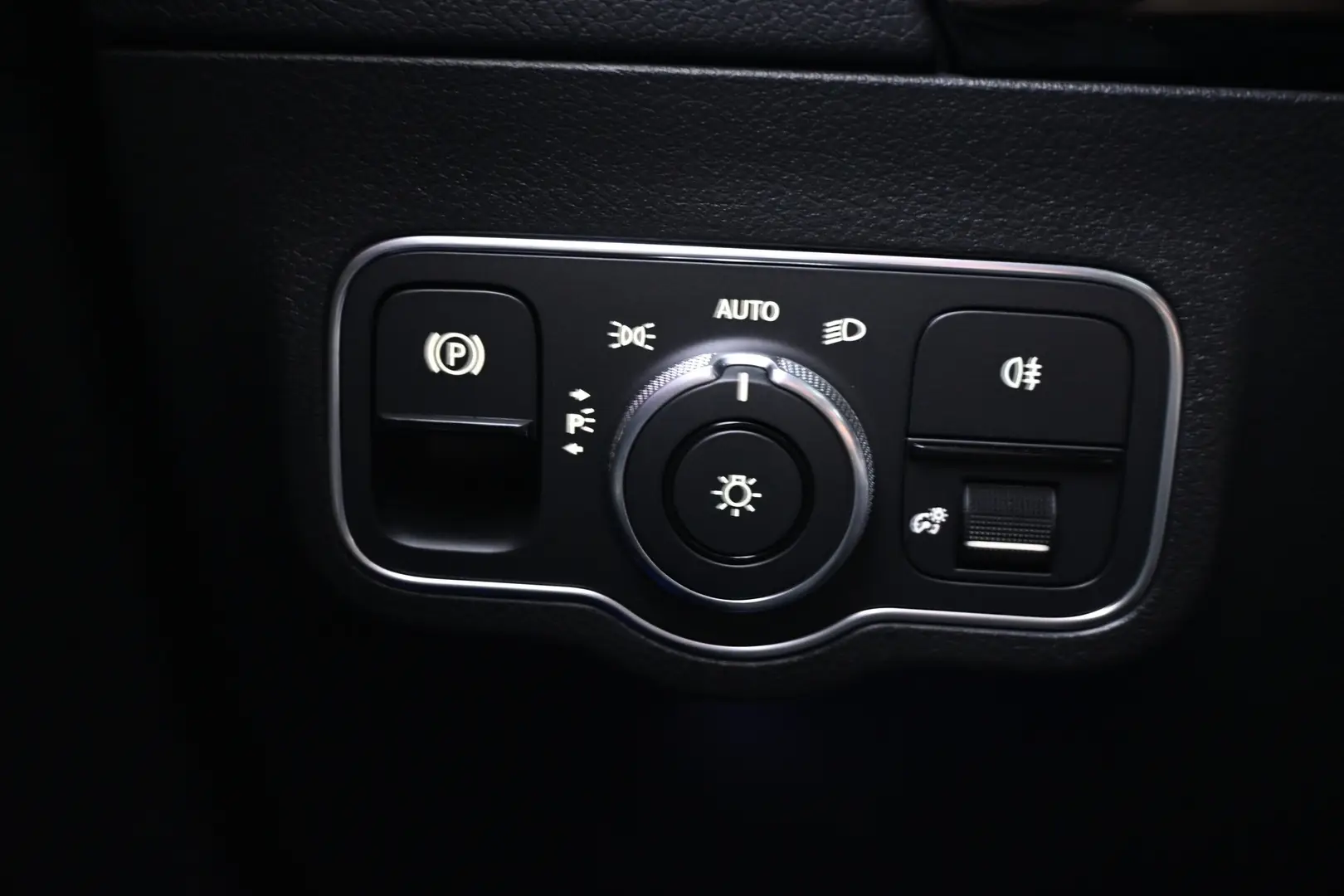 Car Image - 2wOCOKCtmlYPjlRgjD7TvL