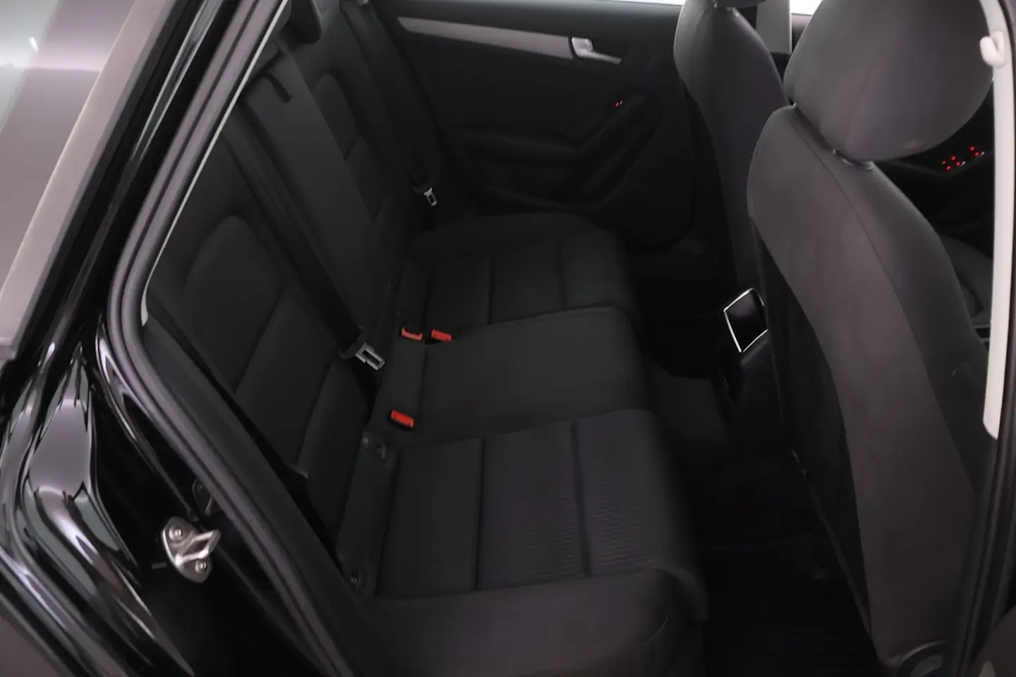 Car Image - 4o8z3EfavhIlfFxTKoxqPR